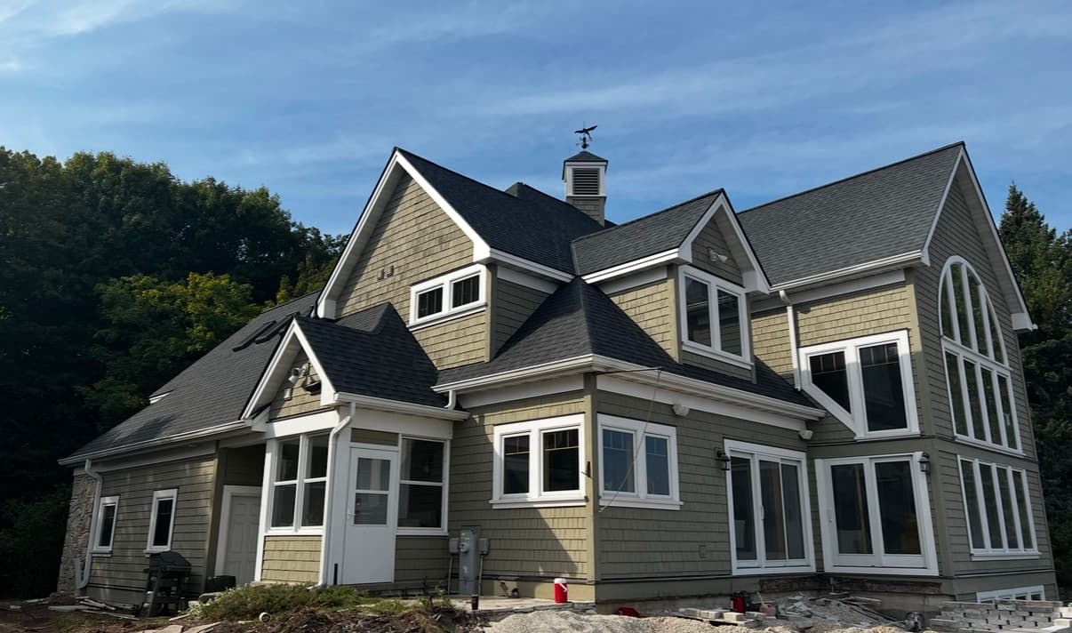 Roofing contractor serving Lawrence Brown County Wisconsin